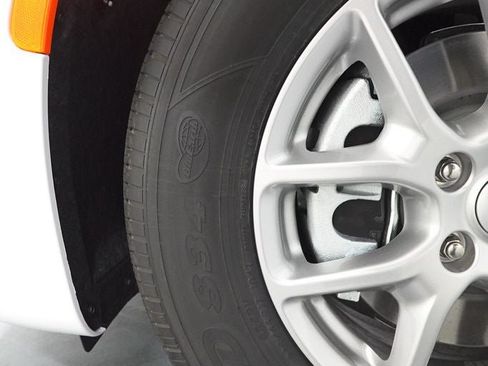 New 2027 Chrysler Pacifica Select FWD image 32