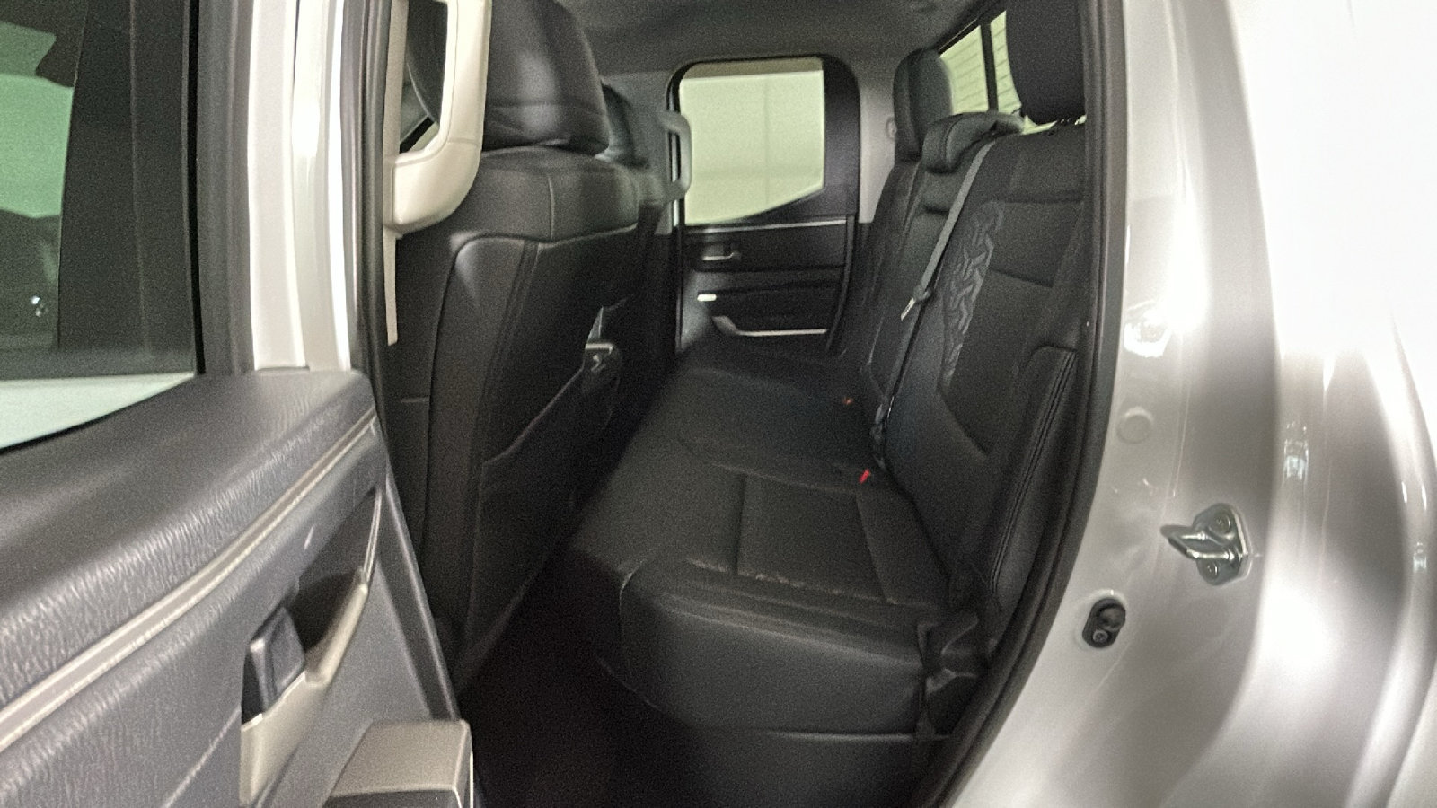 Used 2022 Toyota Tundra SR5 w/ SR5 Premium Package AWD/4WD image 33