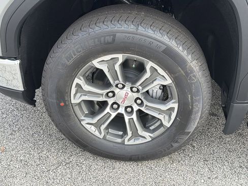 New 2026 GMC Sierra 1500 SLE image 22