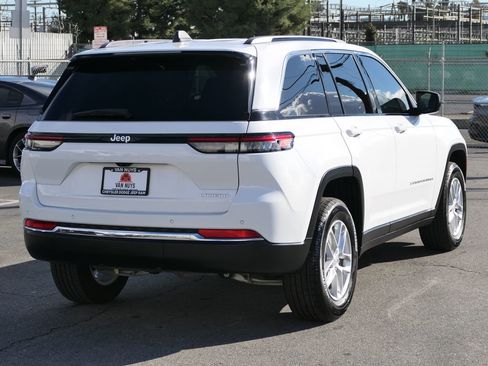 Used 2024 Jeep Grand Cherokee Laredo X image 4