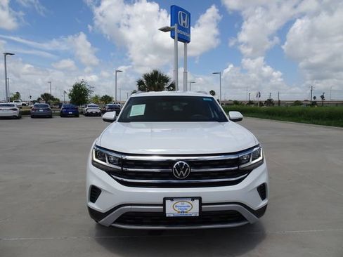 Used 2023 Volkswagen Atlas Cross Sport SE FWD image 2