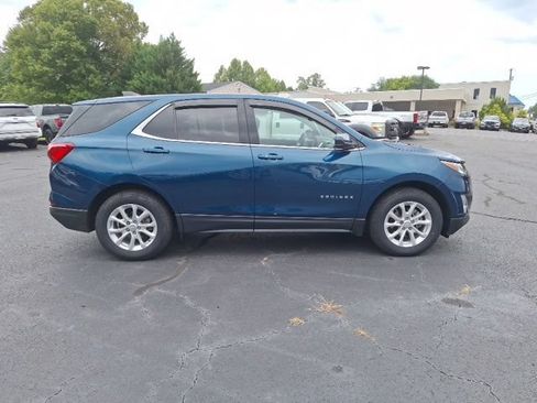 Used 2020 Chevrolet Equinox LT FWD image 2