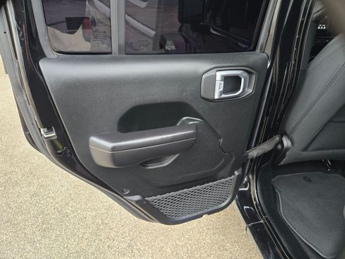 Used 2021 Jeep Wrangler Unlimited Sport AWD/4WD image 14