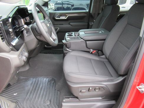 Used 2025 Chevrolet Silverado 1500 LT image 17