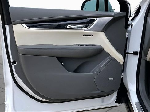 Used 2022 Cadillac XT6 Premium Luxury w/ Technology Package FWD image 22