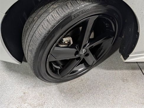 Used 2021 Nissan Sentra SR w/ SR Premium Package image 10