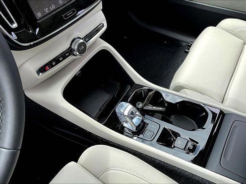 New 2026 Volvo XC40 B5 Ultra w/ Climate Package image 20