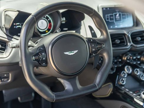 Used 2023 Aston Martin V8 Vantage Coupe RWD image 22