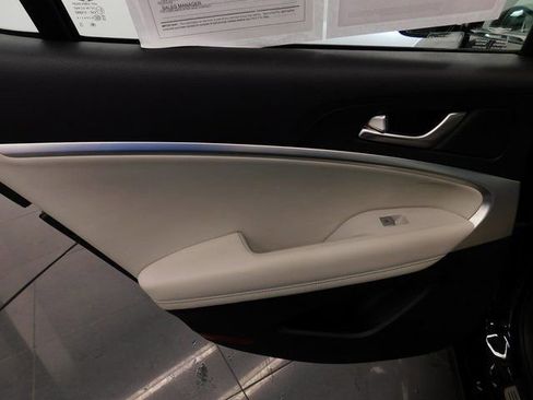 Used 2024 Genesis G70 2.5T image 39