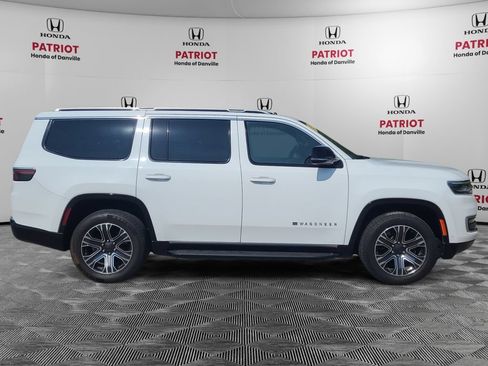 Used 2024 Jeep Wagoneer Series II w/ Flexible Seating Group RWD image 6