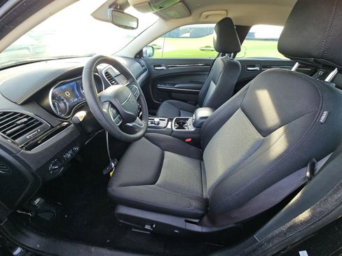 Used 2023 Chrysler 300 Touring w/ Safetytec Plus Group RWD image 8
