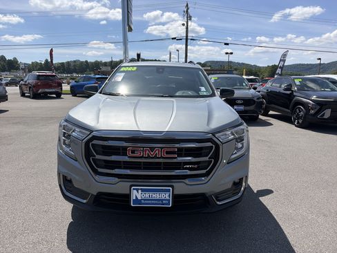 Used 2023 GMC Terrain AT4 AWD/4WD image 2