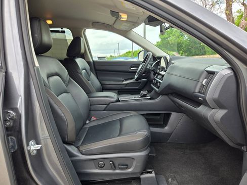 Used 2025 Nissan Pathfinder SL image 27