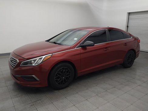 Used 2016 Hyundai Sonata SE FWD image 2