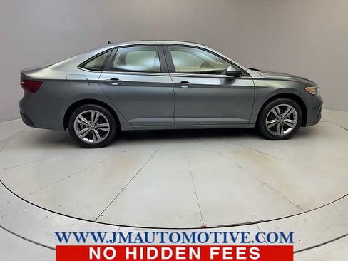 Used 2024 Volkswagen Jetta SE w/ Panoramic Sunroof Package FWD image 6