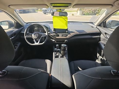 Used 2025 Nissan Altima 2.5 SV FWD image 29