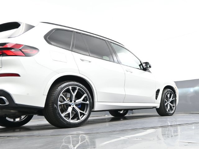 Used 2025 BMW X5 M60i AWD/4WD image 34