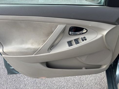 Used 2010 Toyota Camry LE image 14