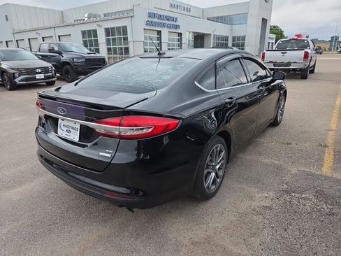 Used 2017 Ford Fusion SE w/ Equipment Group 201A FWD image 5