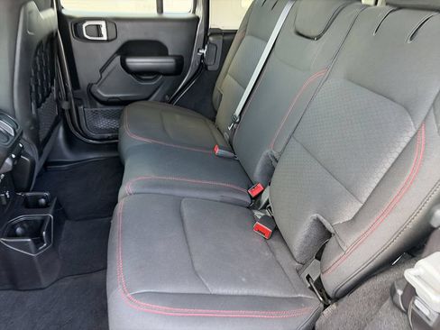 Used 2021 Jeep Wrangler Unlimited Rubicon w/ Cold Weather Group AWD/4WD image 30