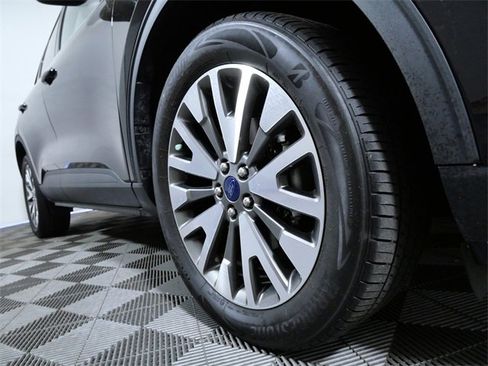 Certified 2022 Ford Escape Titanium w/ Class II Trailer Tow Package image 2