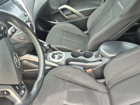 Used 2017 Hyundai Veloster FWD image 14