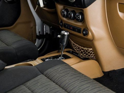 Used 2012 Jeep Wrangler Sahara AWD/4WD image 18