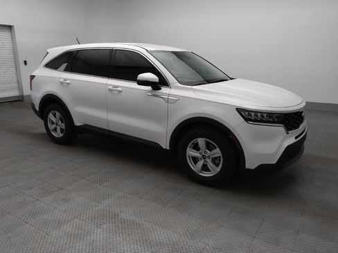 Used 2021 Kia Sorento LX image 11
