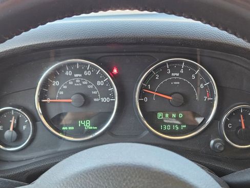 Used 2018 Jeep Wrangler Unlimited Sahara image 11