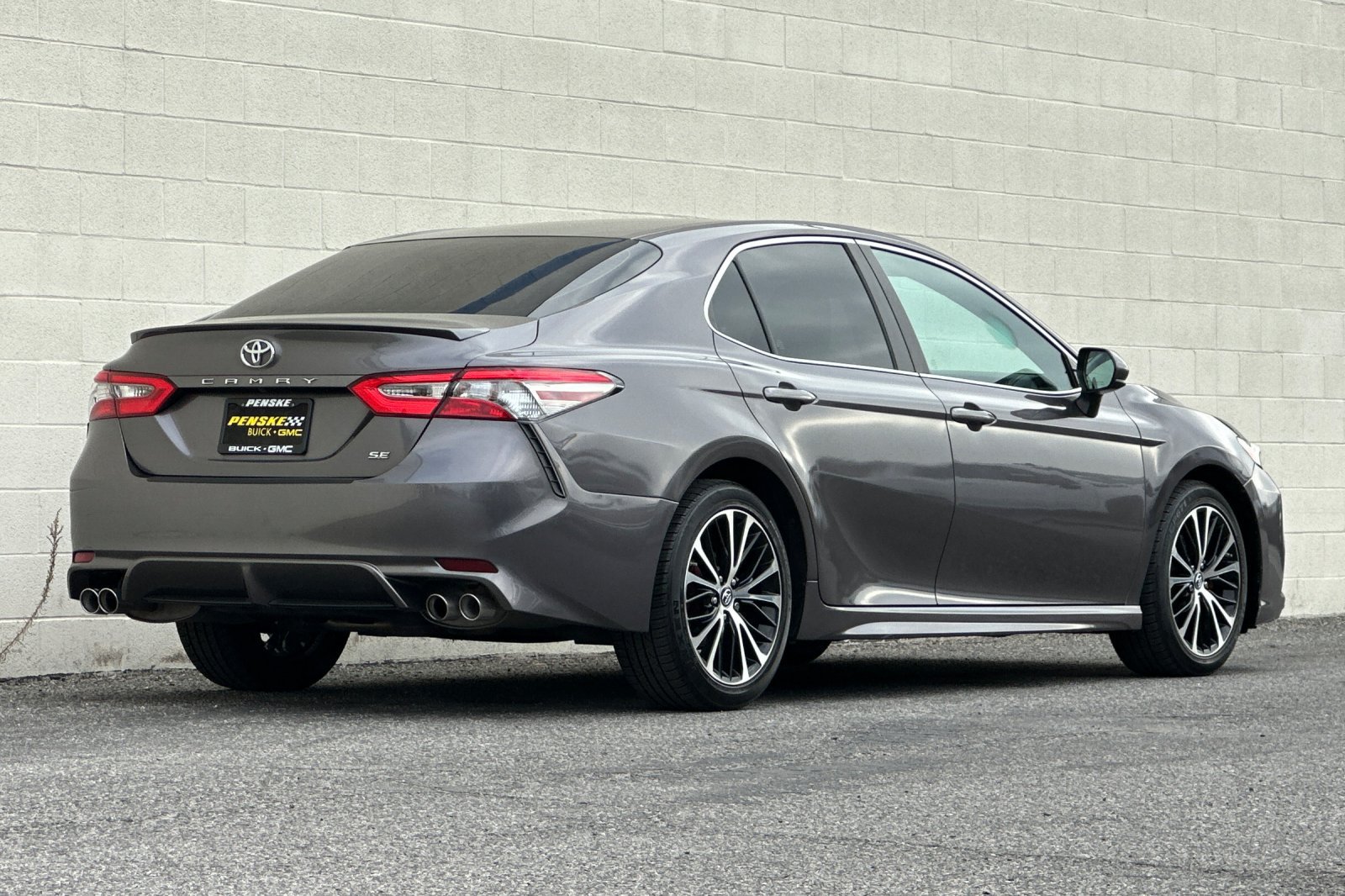 Used 2018 Toyota Camry SE FWD image 4