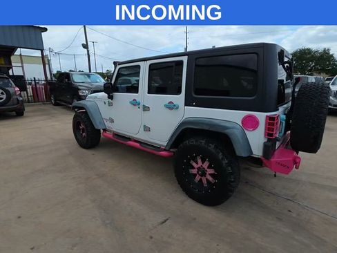 Used 2015 Jeep Wrangler Unlimited Rubicon w/ Connectivity Group AWD/4WD image 3