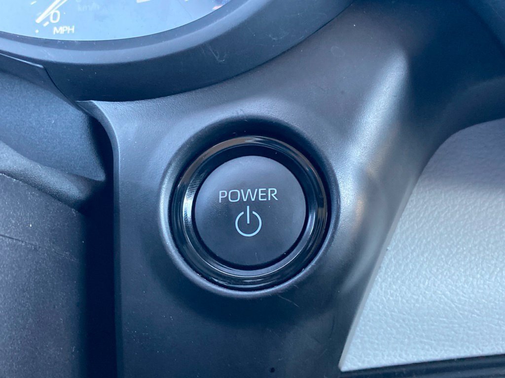 Used 2025 Toyota Sienna LE FWD image 20