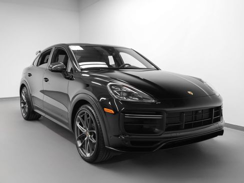 Certified 2022 Porsche Cayenne Turbo GT image 11