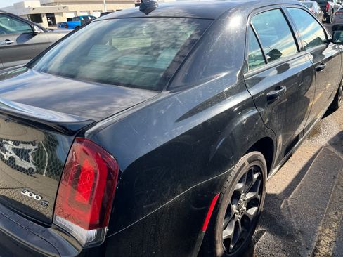 Used 2019 Chrysler 300 S w/ 300S Premium Group 2 AWD/4WD image 14