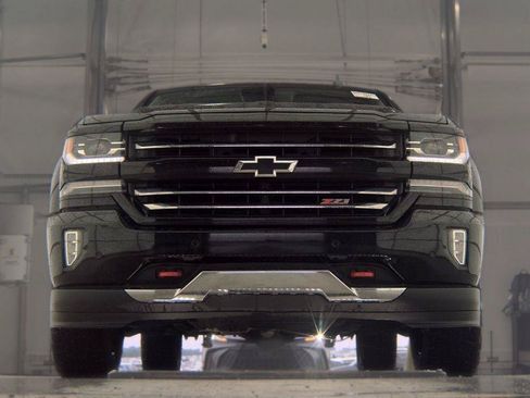 Used 2017 Chevrolet Silverado 1500 LTZ Z71 w/ Redline Edition AWD/4WD image 3