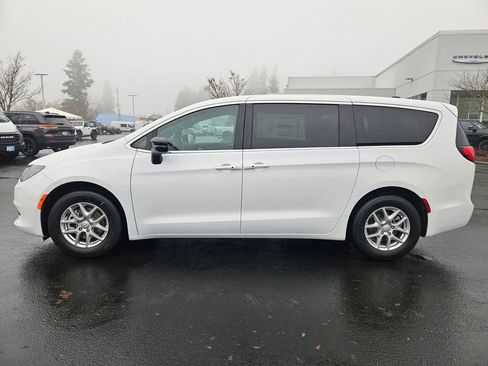 New 2026 Chrysler Voyager LX FWD image 3