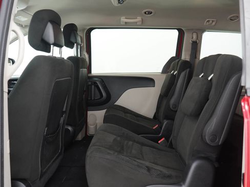 Used 2015 Dodge Grand Caravan SXT FWD image 16