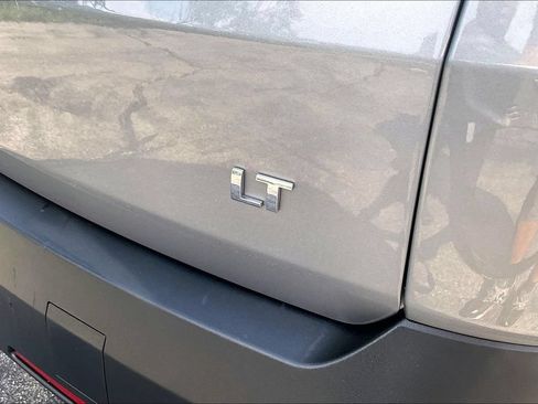 Used 2023 Chevrolet Traverse LT FWD image 27