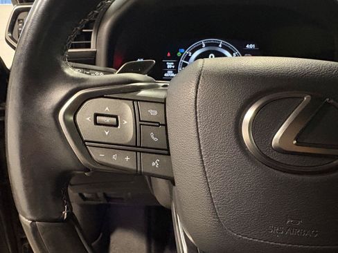 Used 2024 Lexus LX 600 4WD w/ Luxury Package image 13