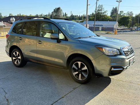 Used 2017 Subaru Forester 2.5i Premium w/ All-Weather Package AWD/4WD image 11