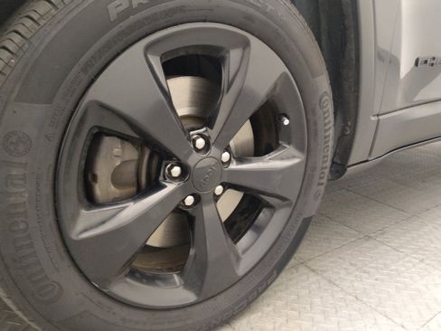 Used 2020 Jeep Cherokee Latitude Plus FWD image 31