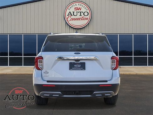 Used 2023 Ford Explorer XLT w/ Equipment Group 202A image 6