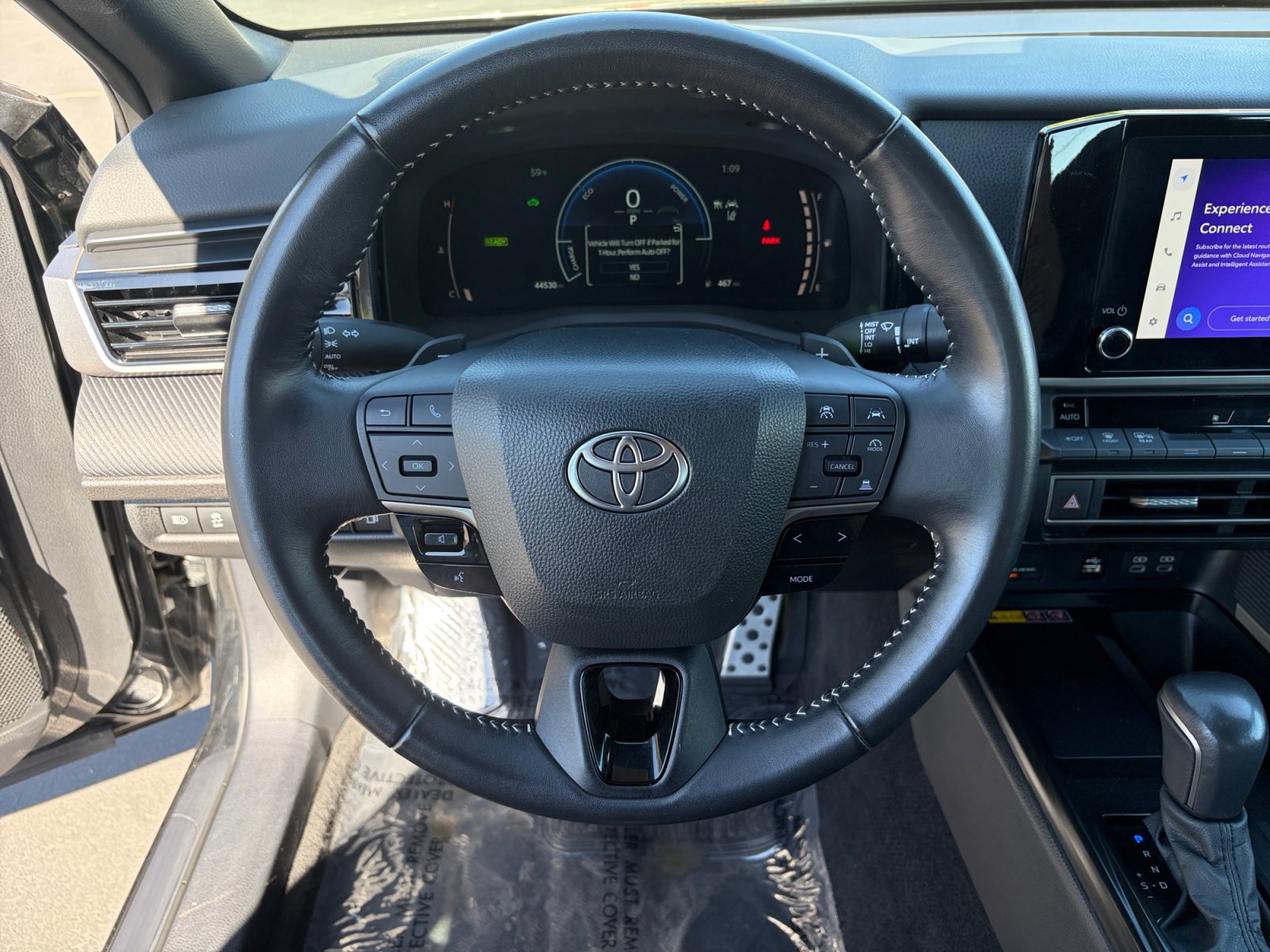 Used 2025 Toyota Camry SE FWD image 12