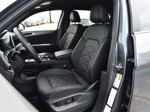 Used 2025 Volkswagen Atlas Cross Sport SE image 19