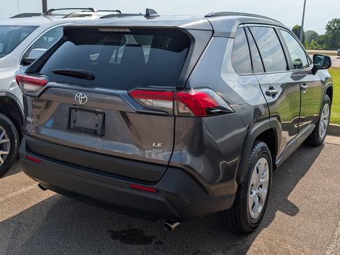 Used 2019 Toyota RAV4 LE FWD image 10