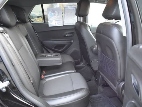 Used 2019 Chevrolet Trax LT w/ LT Convenience Package AWD/4WD image 35