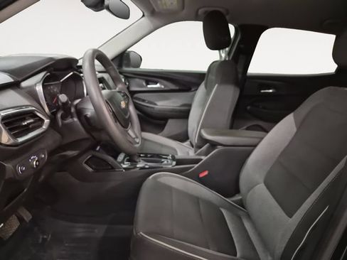 Used 2021 Chevrolet TrailBlazer LT w/ Convenience Package FWD image 11