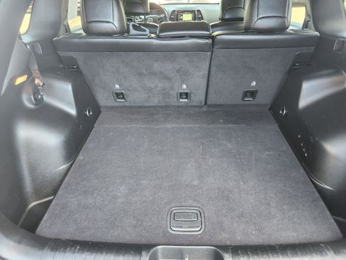 Used 2019 Jeep Cherokee Limited image 13