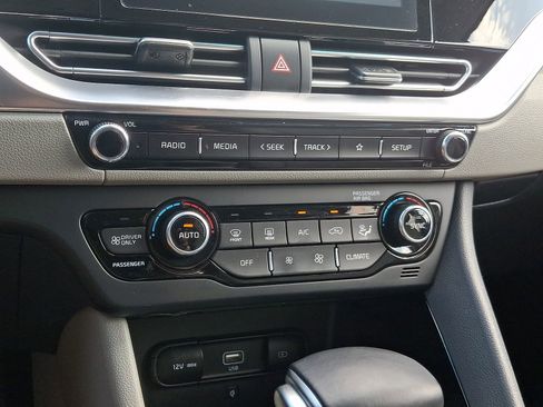 Used 2021 Kia Niro EX FWD image 15
