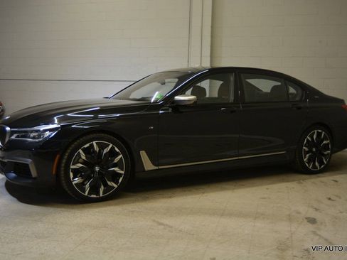 Used 2017 BMW M760i xDrive image 30